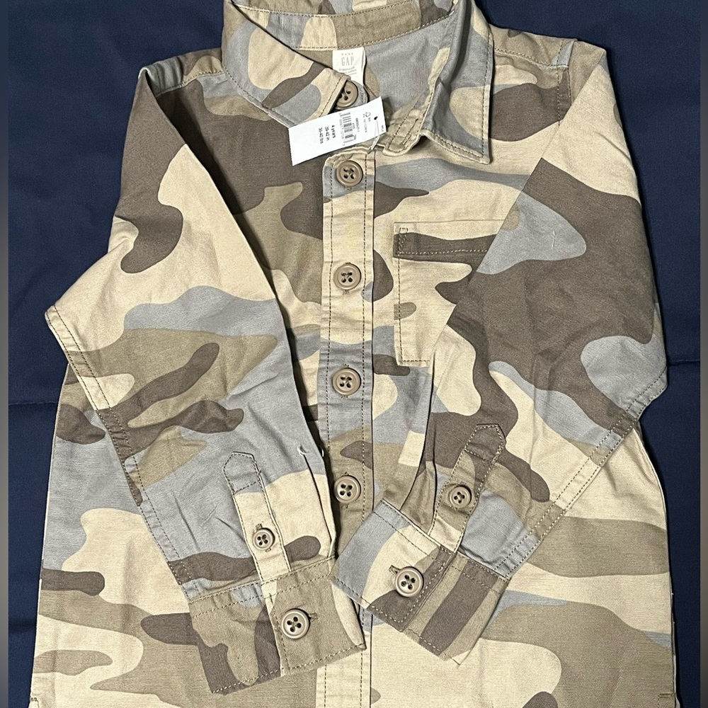 Baby GAP boys button down. Size 4. NWT